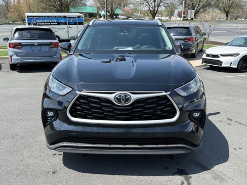 Used 2022 Toyota Highlander XLE image 3