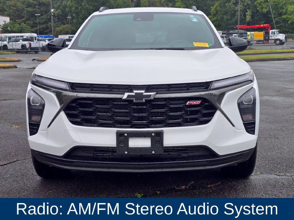Used 2025 Chevrolet Trax RS w/ Sunroof Package FWD image 5
