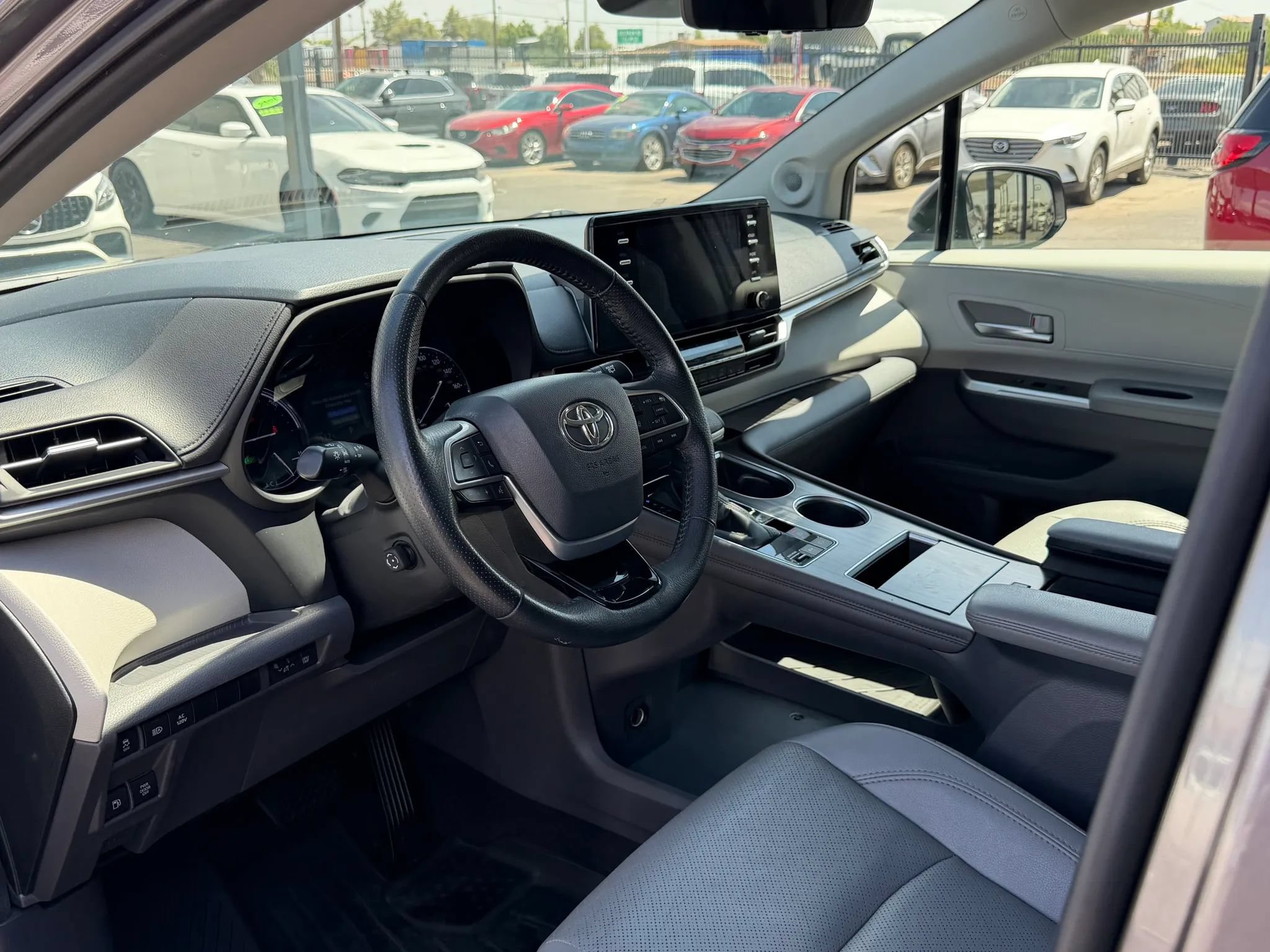 Used 2021 Toyota Sienna Limited FWD image 15