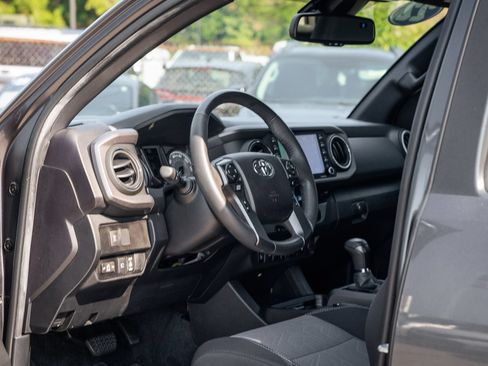 Used 2022 Toyota Tacoma TRD Sport w/ Technology Package RWD image 27