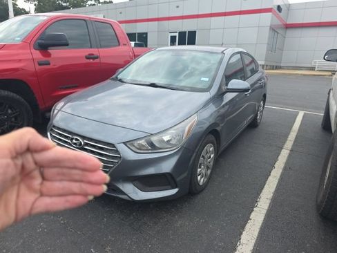 Used 2019 Hyundai Accent SE FWD image 1