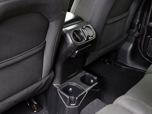 Used 2018 Jeep Wrangler Unlimited Sport image 13