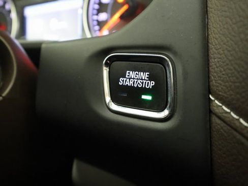 Used 2023 GMC Acadia SLT w/ Preferred Package image 17