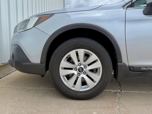 Used 2018 Subaru Outback 2.5i Premium AWD/4WD image 36