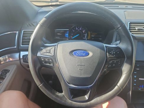 Used 2019 Ford Explorer Limited w/ Class III Trailer Tow Package FWD image 16