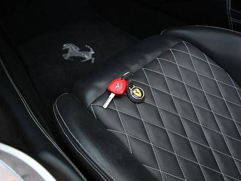 Used 2010 Ferrari California RWD image 37