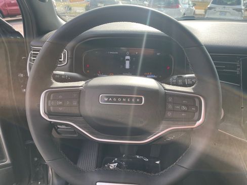 Used 2024 Jeep Wagoneer Series II image 9