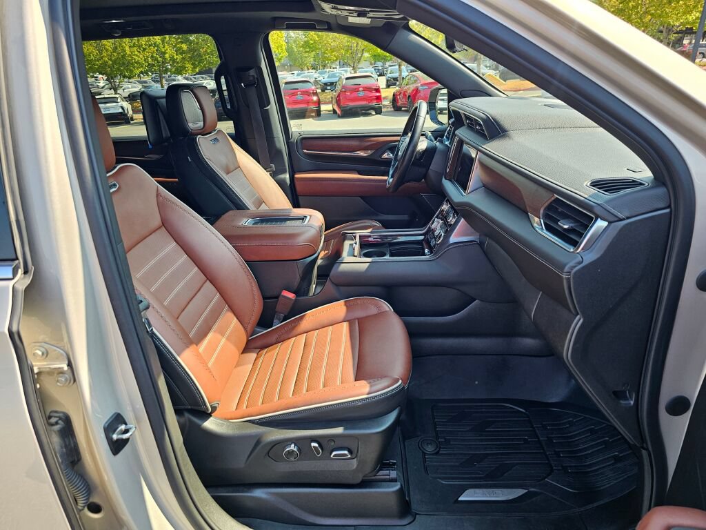 Used 2023 GMC Yukon XL Denali Ultimate AWD/4WD image 32