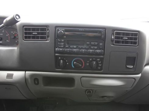 Used 2003 Ford F250 XLT image 19