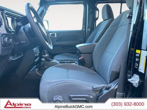 Used 2025 Jeep Wrangler Unlimited Sahara AWD/4WD image 9