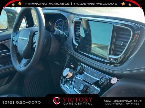 Used 2024 Chrysler Pacifica Select image 25