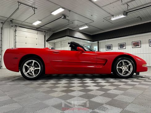 Used 2002 Chevrolet Corvette Coupe w/ Preferred Equipment Group2 RWD image 26