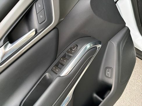 New 2026 Chevrolet Traverse LT image 12