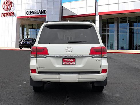 Used 2016 Toyota Land Cruiser image 6