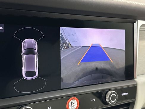 Certified 2023 Porsche Macan AWD/4WD image 30