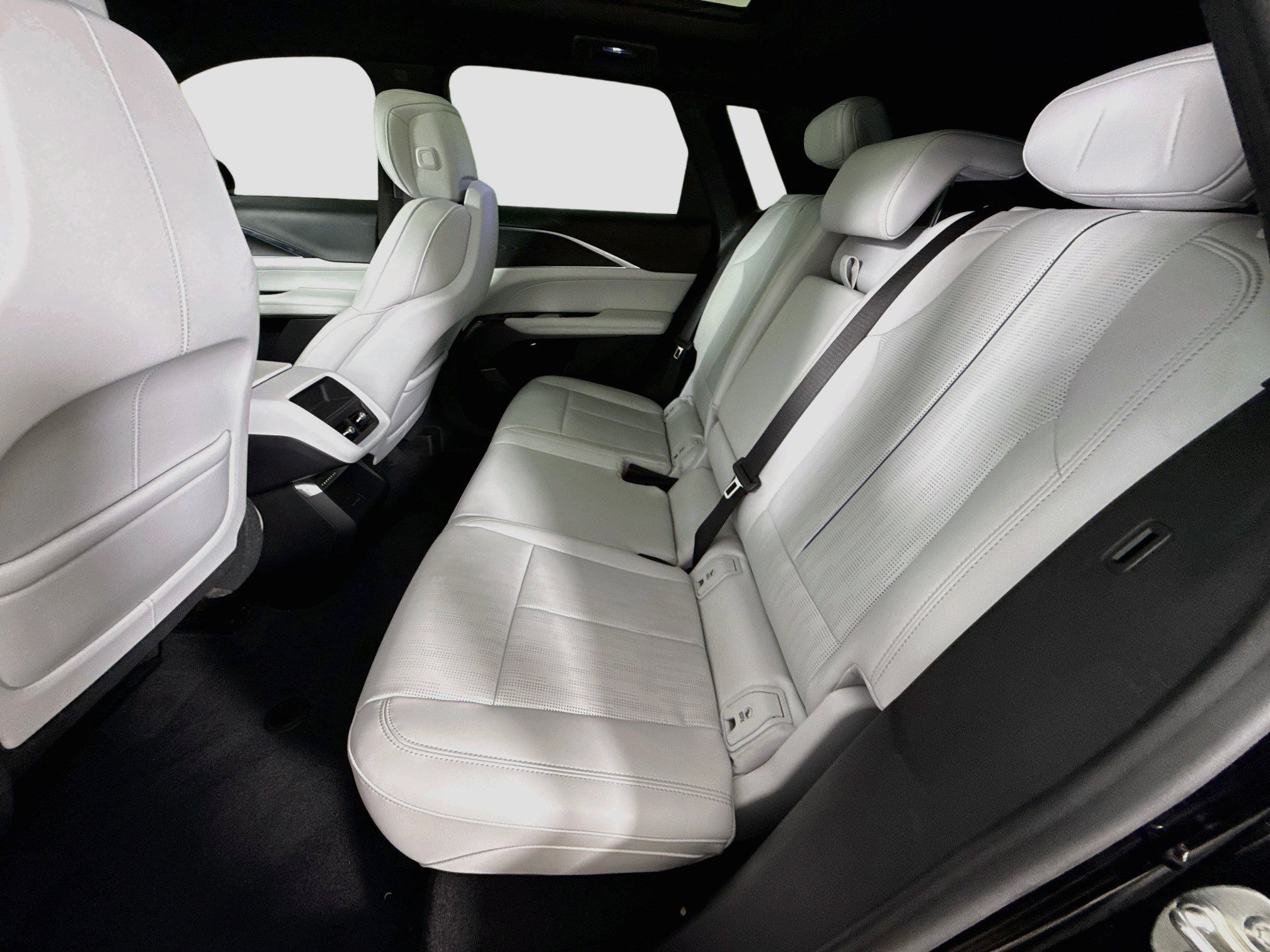 Used 2024 Cadillac Lyriq Luxury RWD image 27