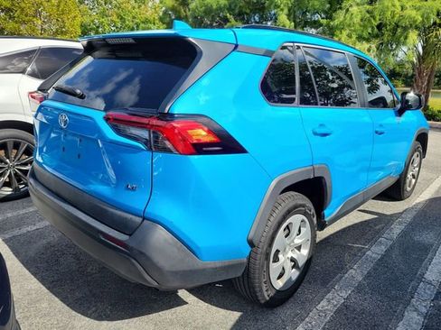 Used 2021 Toyota RAV4 LE FWD image 4