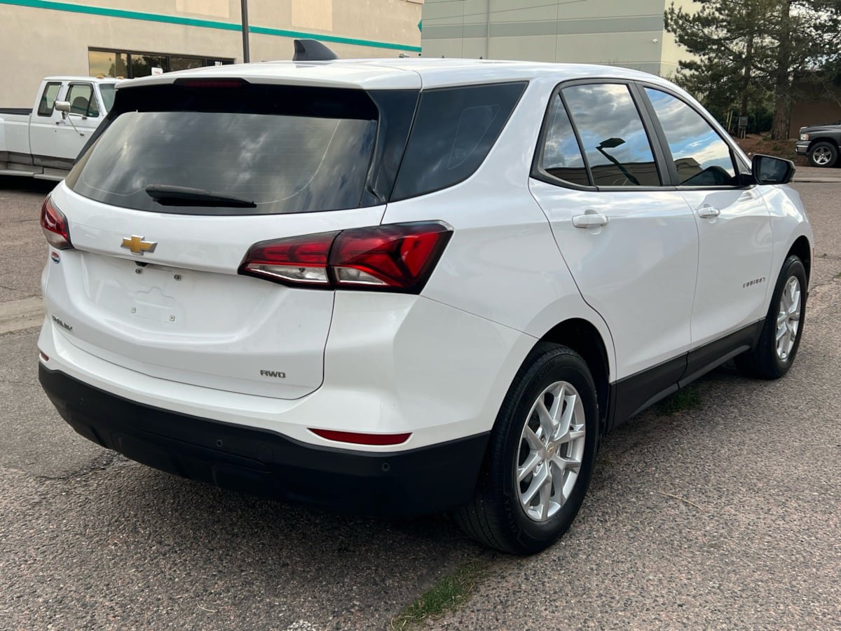 Used 2024 Chevrolet Equinox LS AWD/4WD image 3