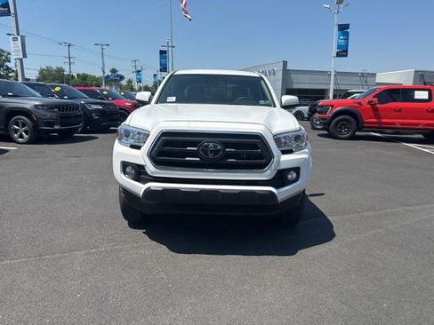 Used 2023 Toyota Tacoma SR5 AWD/4WD image 2