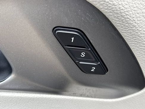 Used 2024 Chrysler Pacifica Touring-L FWD image 24