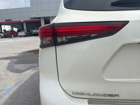 Used 2021 Toyota Highlander Platinum FWD image 15
