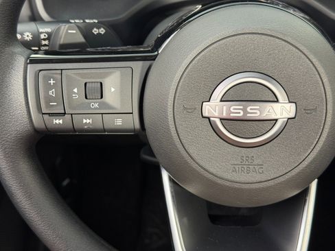 Used 2023 Nissan Rogue SV image 19