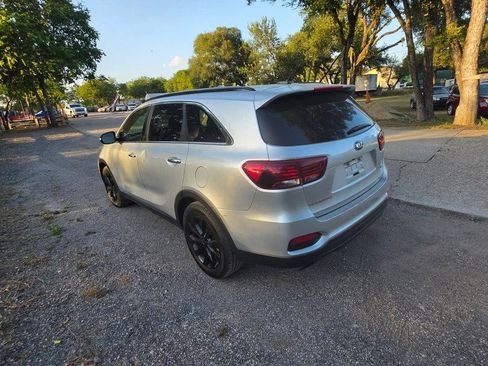 Used 2019 Kia Sorento S FWD image 4