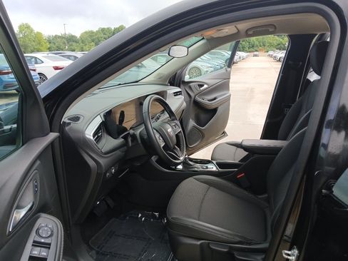 Used 2025 Buick Encore GX Preferred AWD/4WD image 9