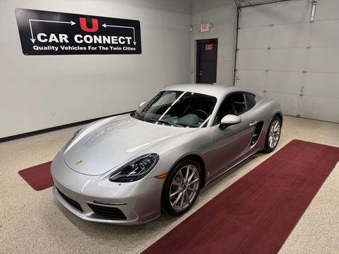 Used 2019 Porsche 718 Cayman RWD image 3