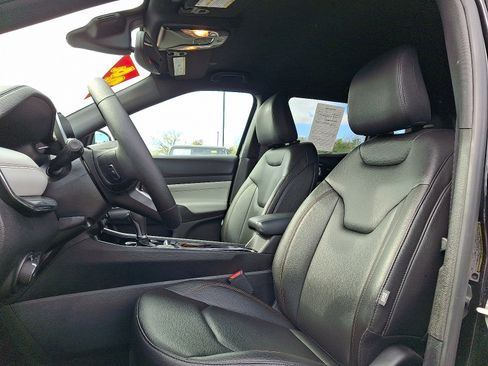 Certified 2024 Jeep Compass Limited image 13