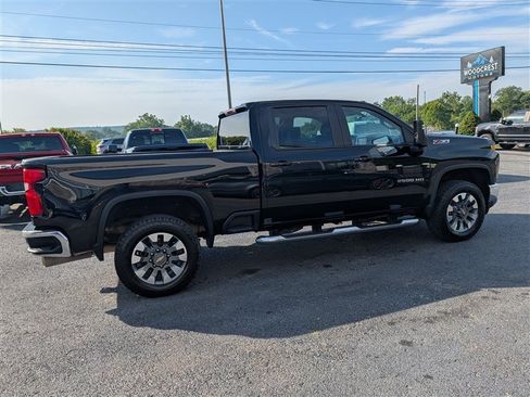 Used 2022 Chevrolet Silverado 2500 LT w/ Convenience Package AWD/4WD image 7