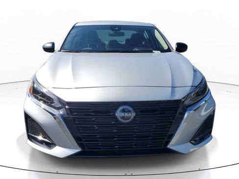 Used 2025 Nissan Altima 2.5 SV FWD image 2