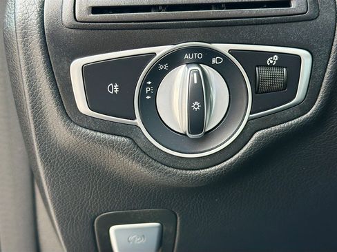 Used 2021 Mercedes-Benz GLC 300 image 34