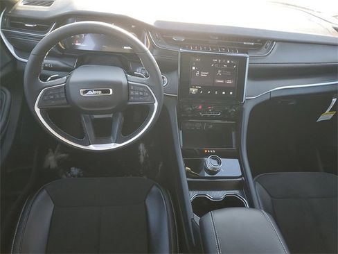 New 2025 Jeep Grand Cherokee L Altitude image 14