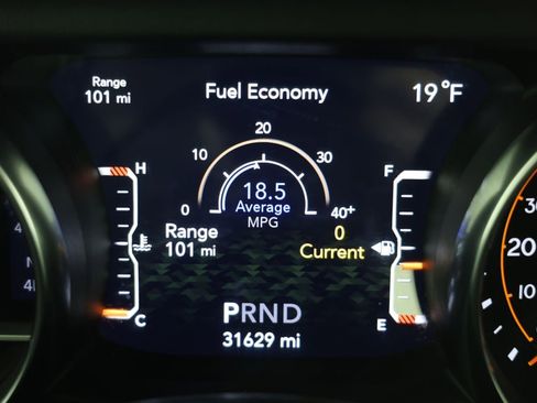 Used 2022 Jeep Wrangler Unlimited Sahara w/ LED Lighting Group AWD/4WD image 12