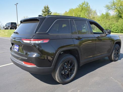 New 2026 Jeep Grand Cherokee Altitude AWD/4WD image 4