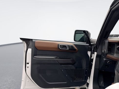 Used 2024 Ford Bronco Outer Banks AWD/4WD image 9