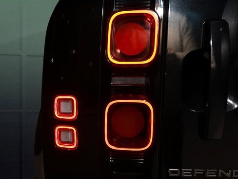 Used 2023 Land Rover Defender 110 X-Dynamic SE image 24