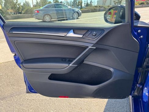 Used 2018 Volkswagen Golf R 4-Door image 34