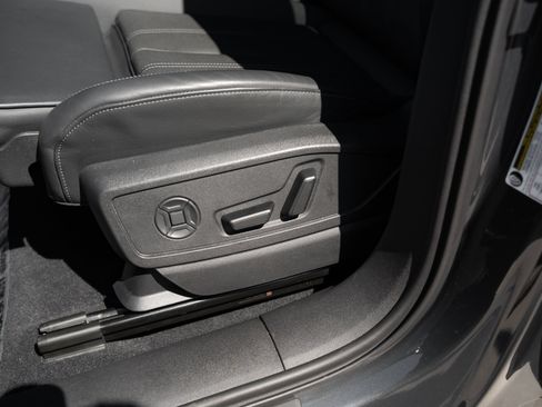 Certified 2025 Audi Q5 Premium Plus w/ Premium Plus AWD/4WD image 23