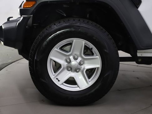 Used 2020 Jeep Gladiator Sport w/ Quick Order Package 24S image 28