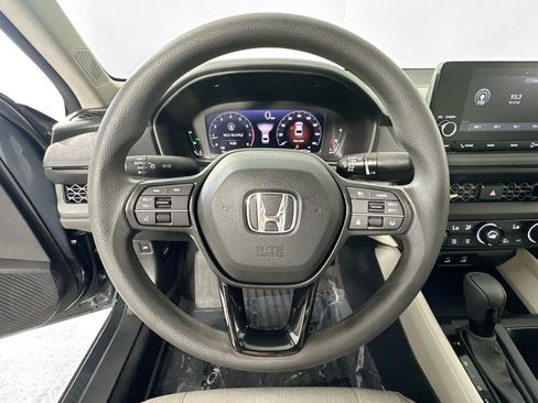 Used 2023 Honda Accord EX image 10