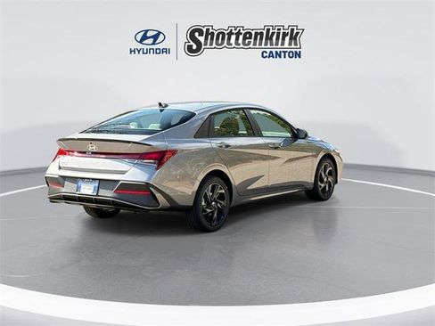 New 2026 Hyundai Elantra Sport image 8