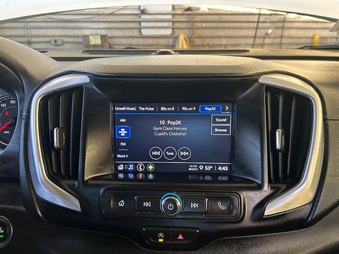 Used 2024 GMC Terrain SLE image 25