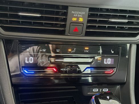 Used 2025 Volkswagen Jetta SE image 23