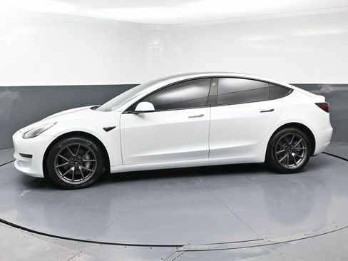 Used 2021 Tesla Model 3 Standard Range Plus image 5