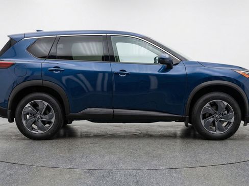 Used 2025 Nissan Rogue SV image 11
