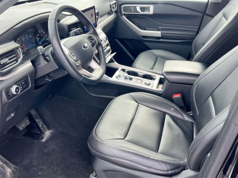 Used 2023 Ford Explorer XLT w/ Equipment Group 202A image 10