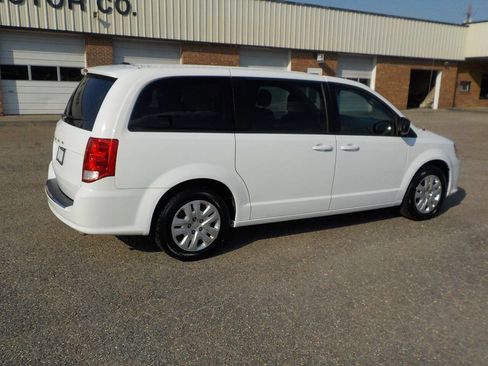 Used 2018 Dodge Grand Caravan SE w/ UConnect Hands-Free Group FWD image 5