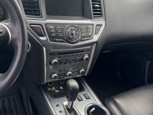 Used 2018 Nissan Pathfinder SL w/ Midnight Edition Package image 10